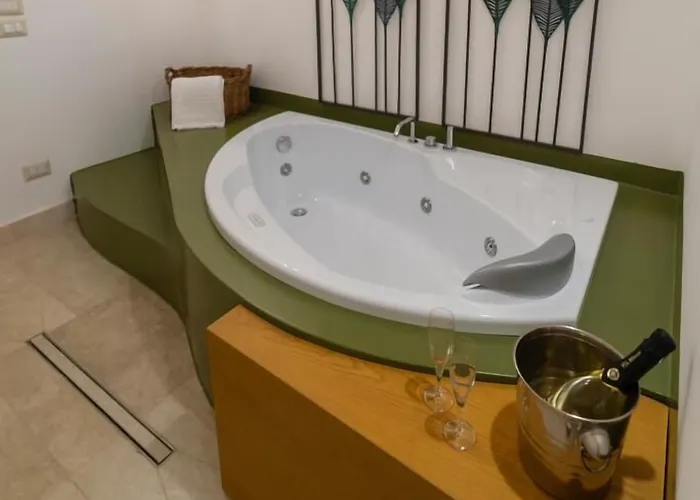 לינה וארוחת בוקר Dimora Caraspi 4*